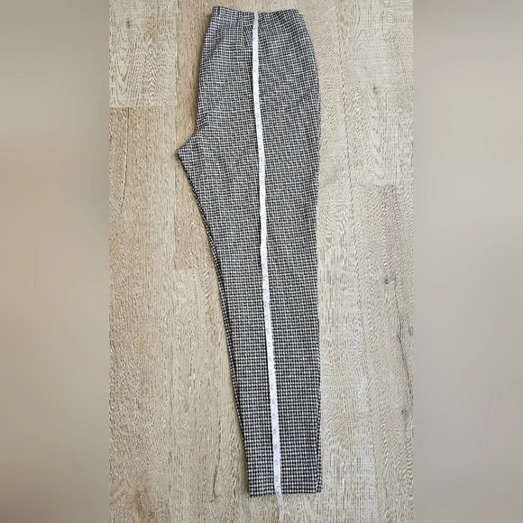 Cream and Tan Skinny Pants with Classic Geometric Design - Picture 3 of 8